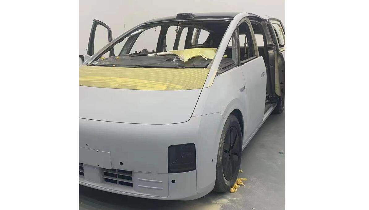 Prototype rumored to be Li Auto's Li Mega revealed on Chinese social media