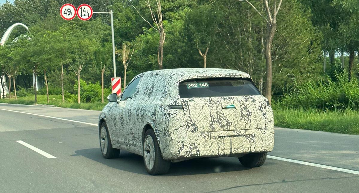 Spy shots: Li Auto's Li L6 spotted on road tests