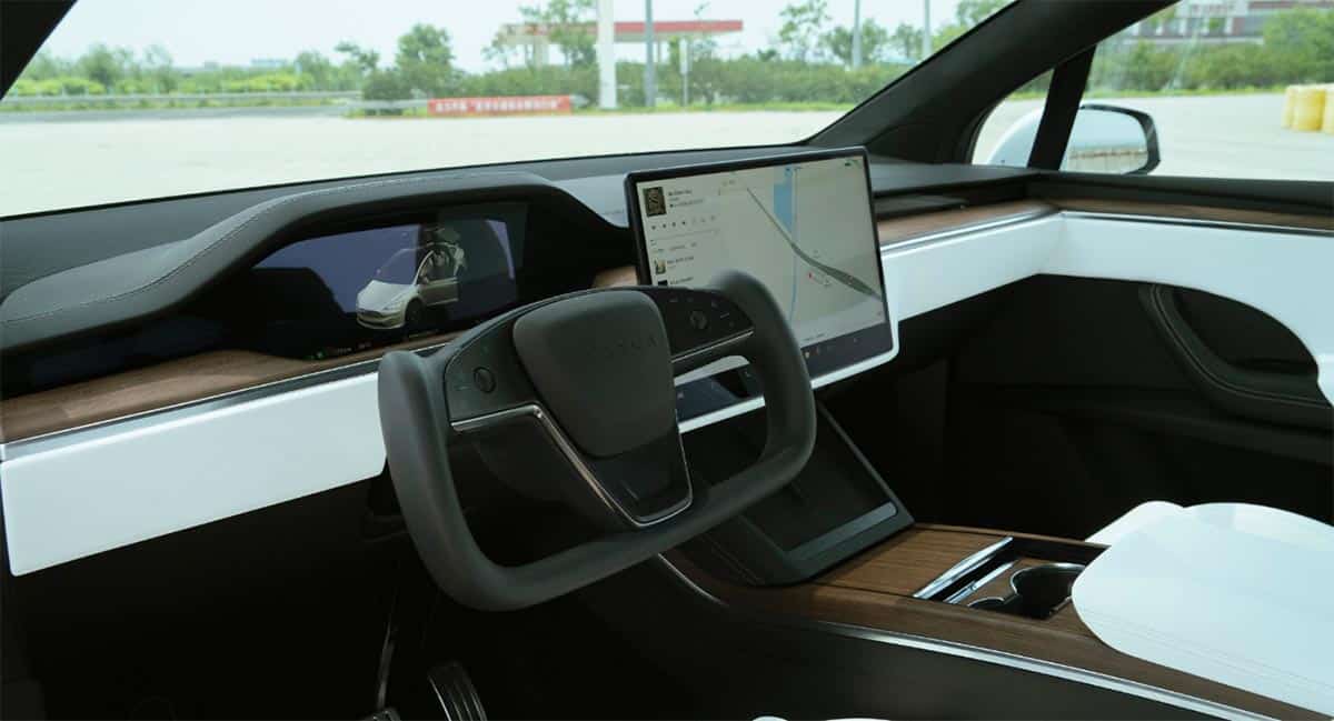 Tesla raises Yoke steering wheel option price in China