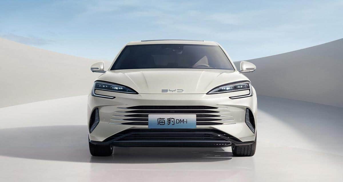 BYD officially launches Seal DM-i in China, priced from ,830