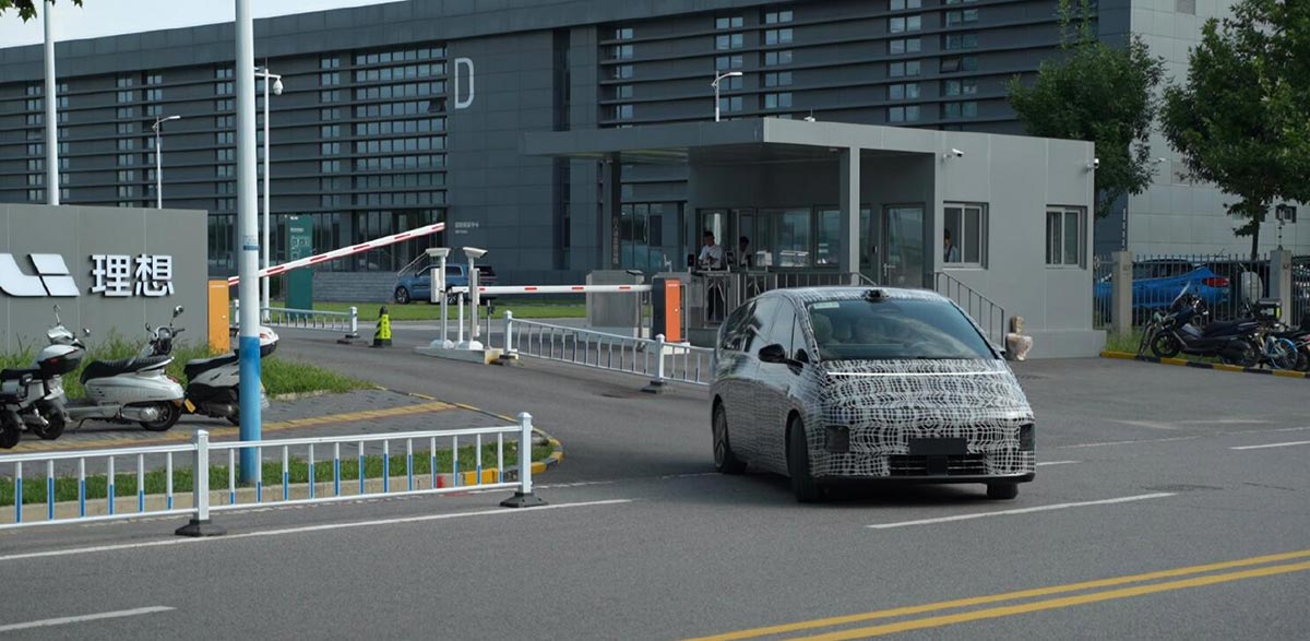 Li Auto's 1st BEV, Li Mega, looks like Chinese high-speed rail train, video shows