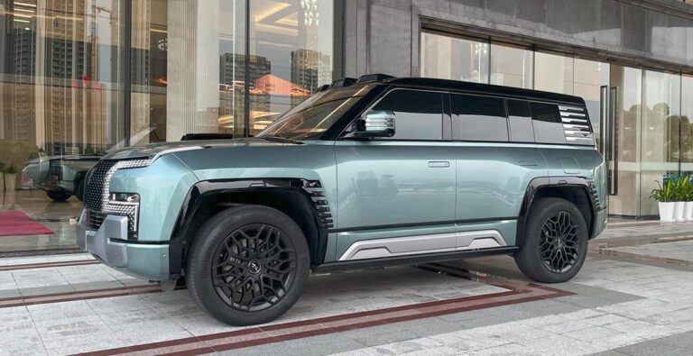 BYD's ultra-luxury Yangwang U8 has over 30,000 orders, report says