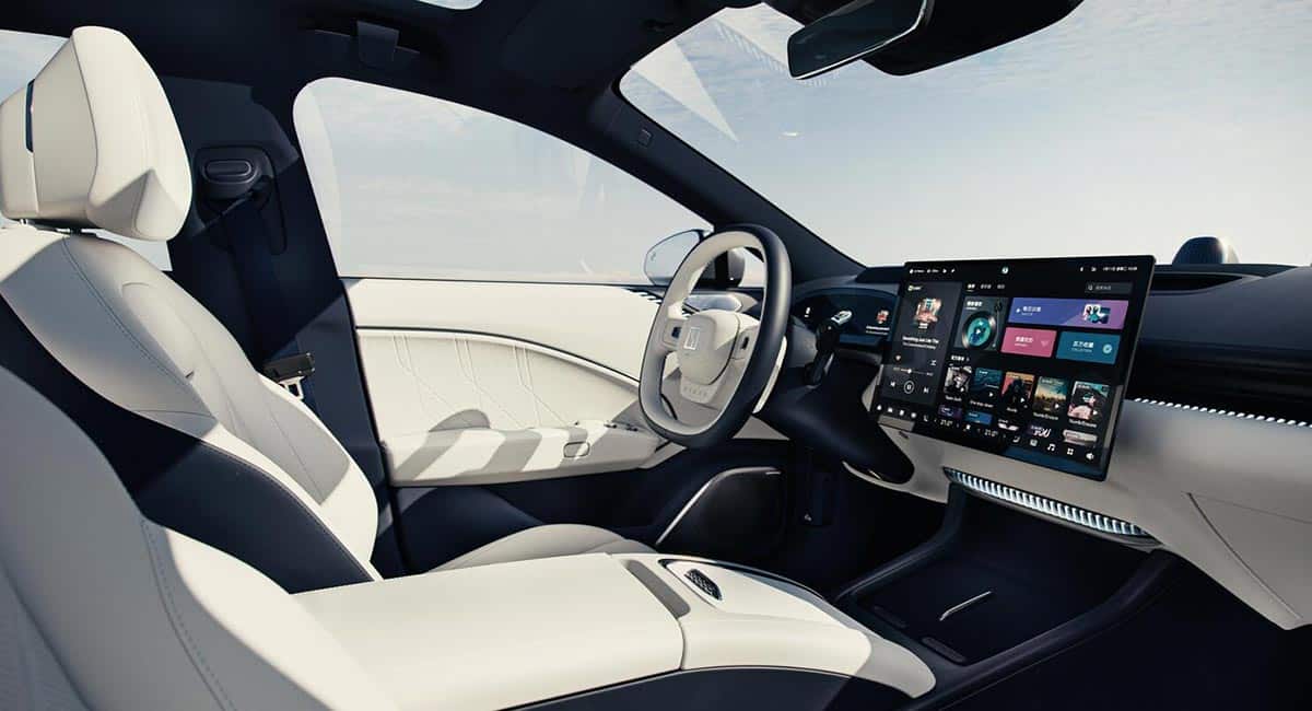 Zeekr reveals interior of Zeekr 007 electric sedan