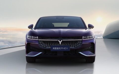 Voyah unveils PHEV variant of flagship sedan, gets over 10,000 pre-orders in 5 hours