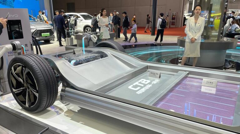 BYD starts exporting lithium batteries from China by air transportation