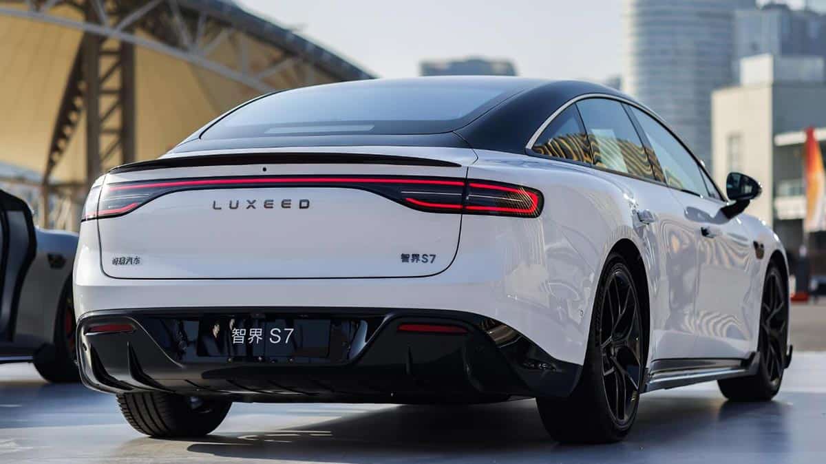 Huawei launches Luxeed S7 electric sedan with up to 855 km range