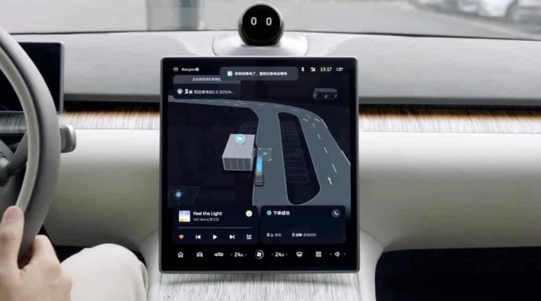 Nio exec shows vehicle driving autonomously, swapping battery automatically in video