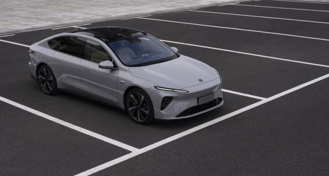 Nio exec shows vehicle driving autonomously, swapping battery automatically in video