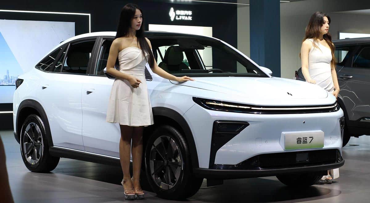 China NEV retail sales at 365,000 in Dec 1-17, up 4% from same period last month