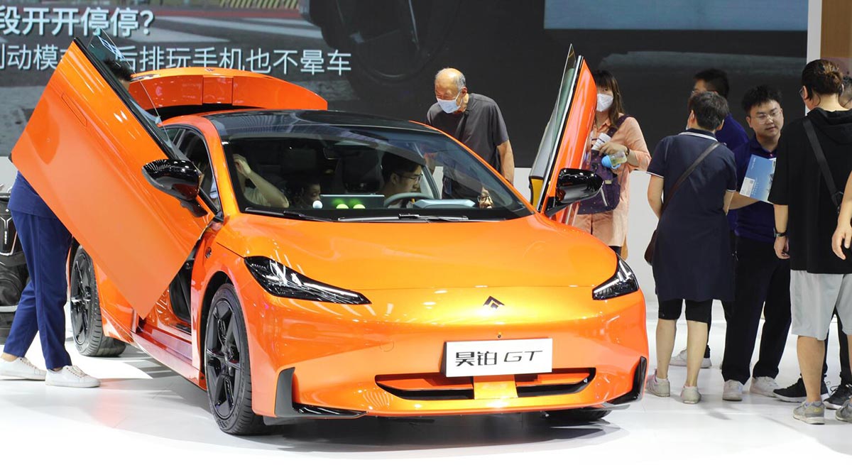 China's major automakers gather in Beijing to discuss industry development, report says