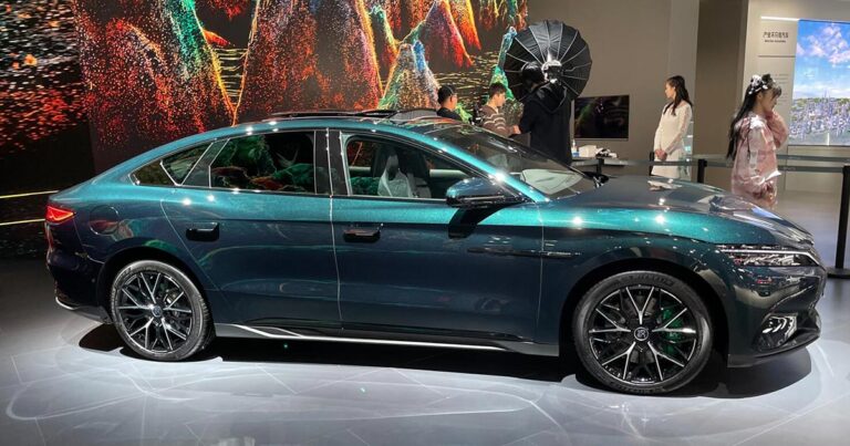 Analysts explain why BYD's average profit per car fell in Q4