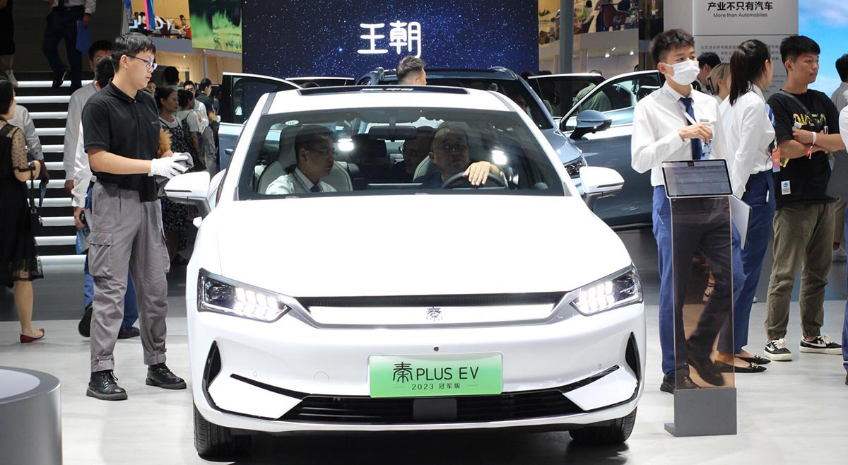 Price war in China's passenger car market to remain fierce in 2024, says CPCA secretary-general