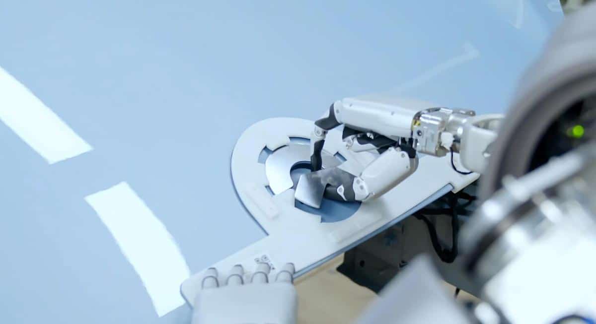 Nio testing use of humanoid robots on factory production line