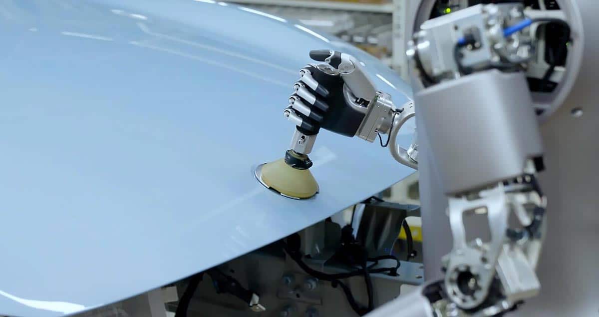 Nio testing use of humanoid robots on factory production line