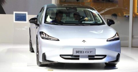 China's NEV retail at 260,000 in Apr 1-14, up 2% from same period last month