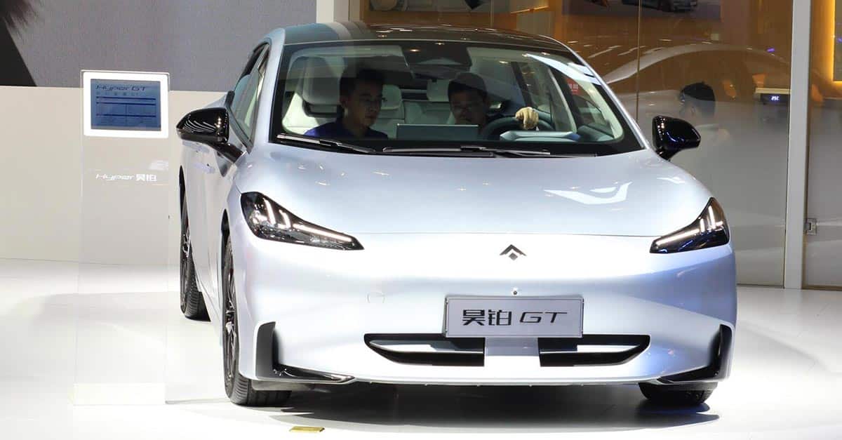 China's NEV retail at 260,000 in Apr 1-14, up 2% from same period last month