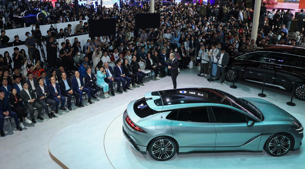 BYD Denza unveils Z9GT at Beijing auto show