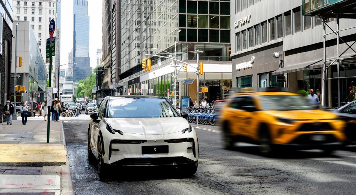 Zeekr debuts on NYSE, raises 1 million