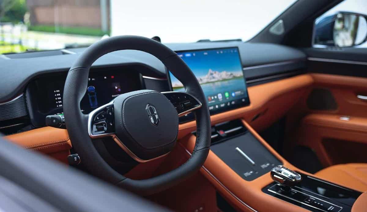 Huawei-backed Aito launches Ultra series for M7 SUV, expects to deliver 20,000 units in Jun