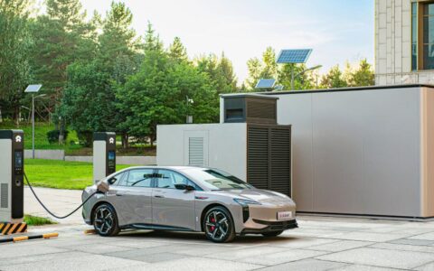 FAW Hongqi plugs into Nio's charging network