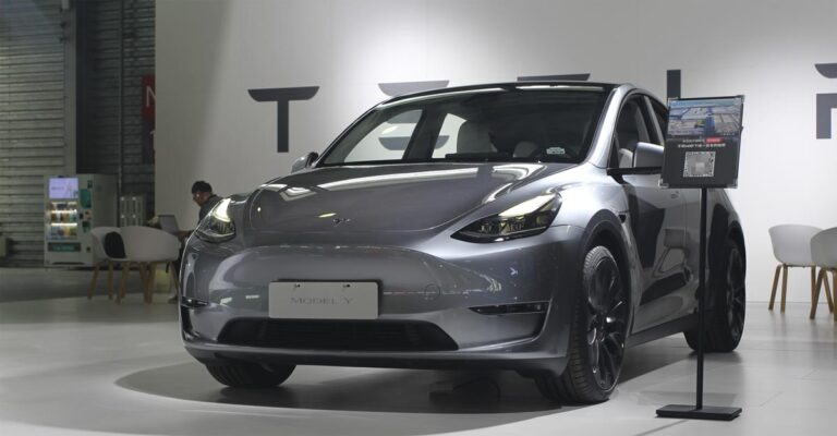 Canada to impose 100% additional tariff on EVs from China