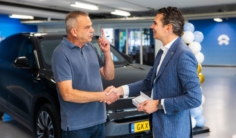 Nio starts deliveries of new ES8 in Europe