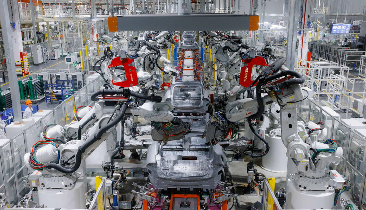 Xpeng sees P7+ electric sedan's 1st production cars roll off line