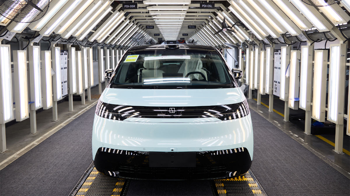 Zeekr sees Mix's 1st production cars roll off line ahead of Oct 23 launch