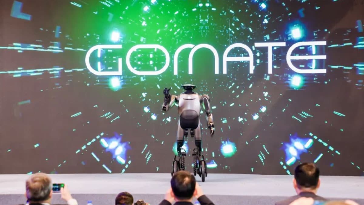 GAC unveils humanoid robot GoMate, plans to start small-scale production in 2026