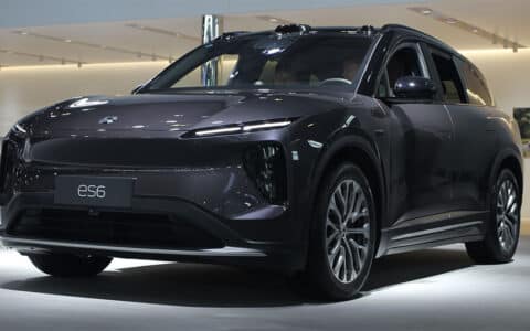 Shanghai to continue offering free license plates for BEVs in 2025