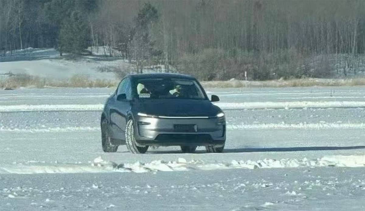Facelifted Tesla Model Y seen uncamouflaged in winter testing