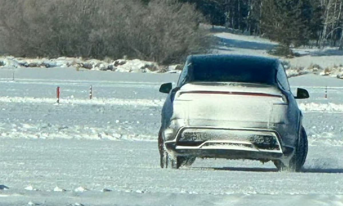 Facelifted Tesla Model Y seen uncamouflaged in winter testing