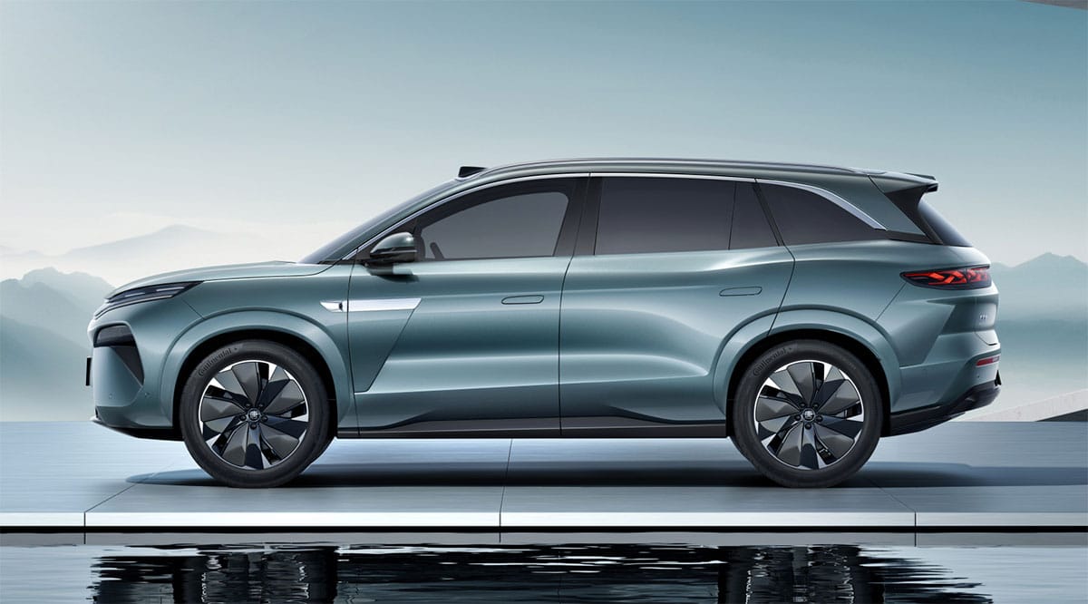 BYD shares official images of Han L and Tang L, with debut 1 day away