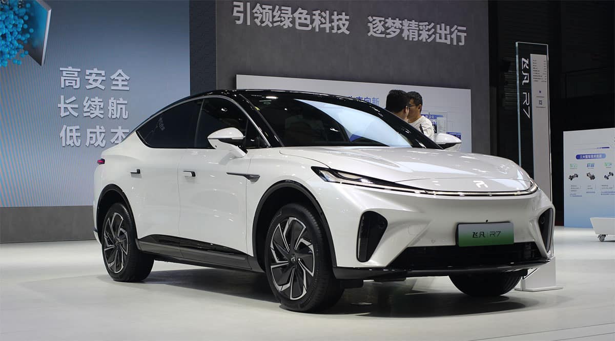 Huawei, SAIC to launch new brand targeting young people, report says