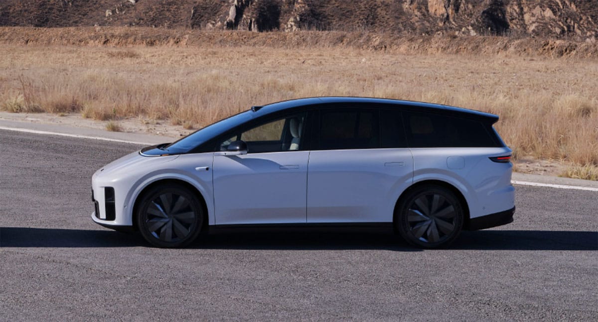 Li Auto releases new images of Li i8, showing how it compares to Tesla Model X