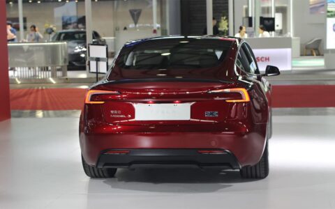 Tesla offers Chinese owners 1 month of free FSD use to boost adoption