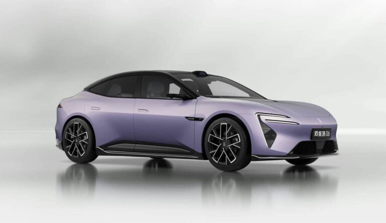 Avatr officially launches 06 sedan with starting price of $28,750