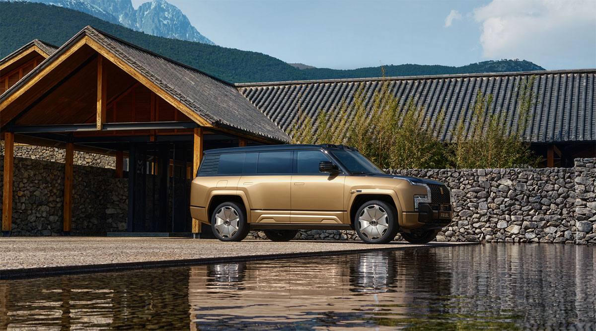 BYD Yangwang unveils U8L SUV with 5,400 mm length