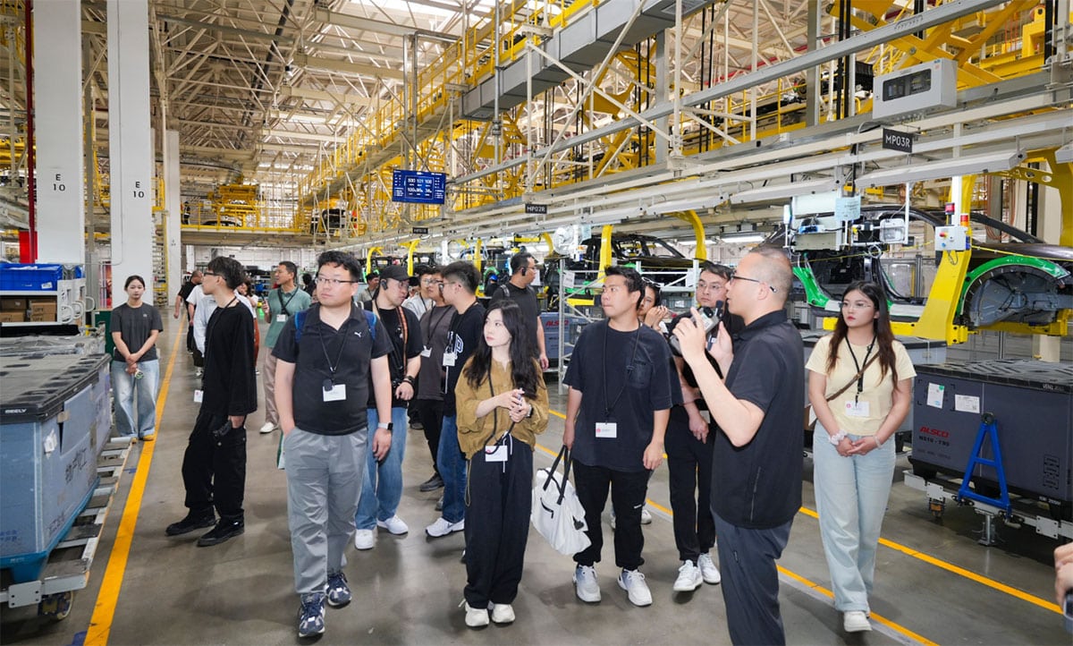 Zeekr 007 GT shooting brake reaches 10,000th unit delivery 1 month after launch