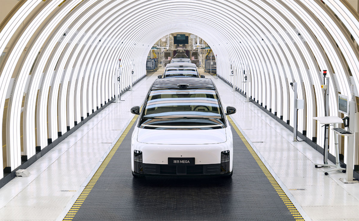 Li Auto's Mega Home MPV rolls off assembly line, deliveries to begin on May 23