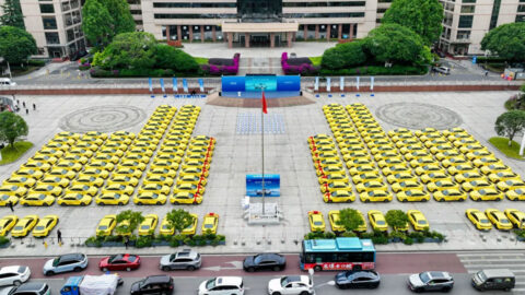 Changan starts deliveries of electric sedan built on CATL's battery swap tech