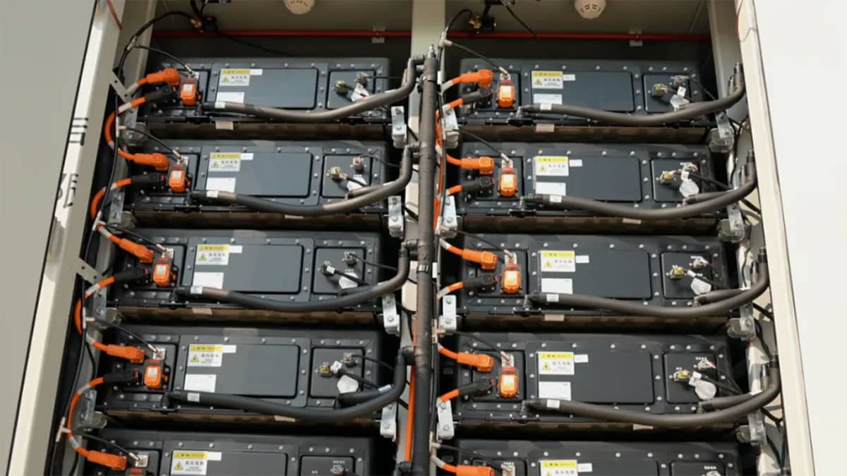 China's 1st large-scale lithium-sodium hybrid energy storage station goes into operation