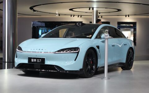 Huawei-backed Luxeed begins offering discounts as price war looks set to continue