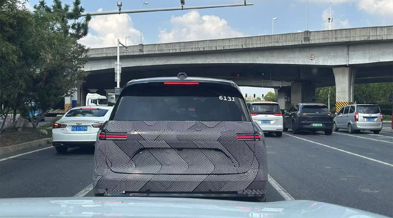 Spy shots show third-gen Nio ES8 undergoing road tests