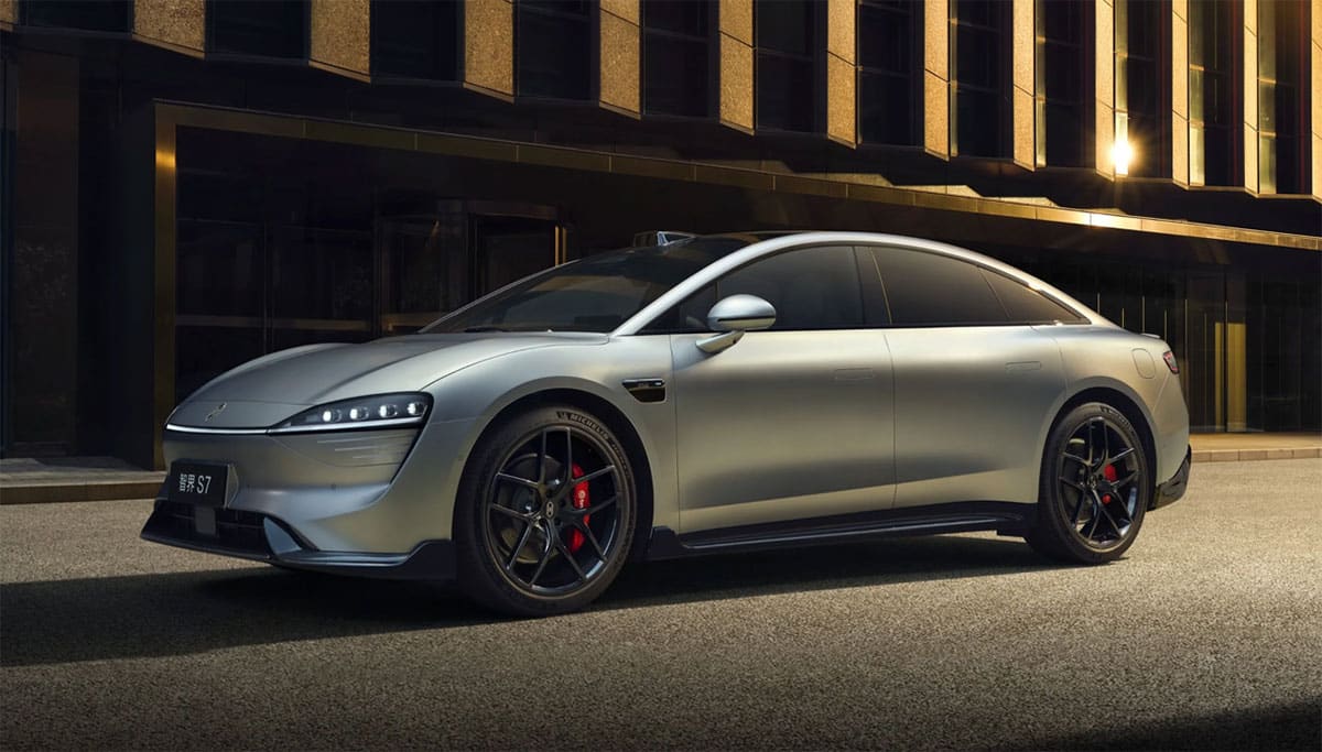 Huawei-backed Luxeed updates 2 EV models to target bigger market share