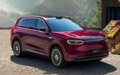 Huawei-backed Aito begins pre-sales of updated M7 SUV, gets over 100,000 pre-orders within 1 hour