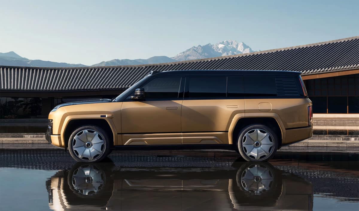 BYD Yangwang launches U8L luxury SUV, starting at 9,690
