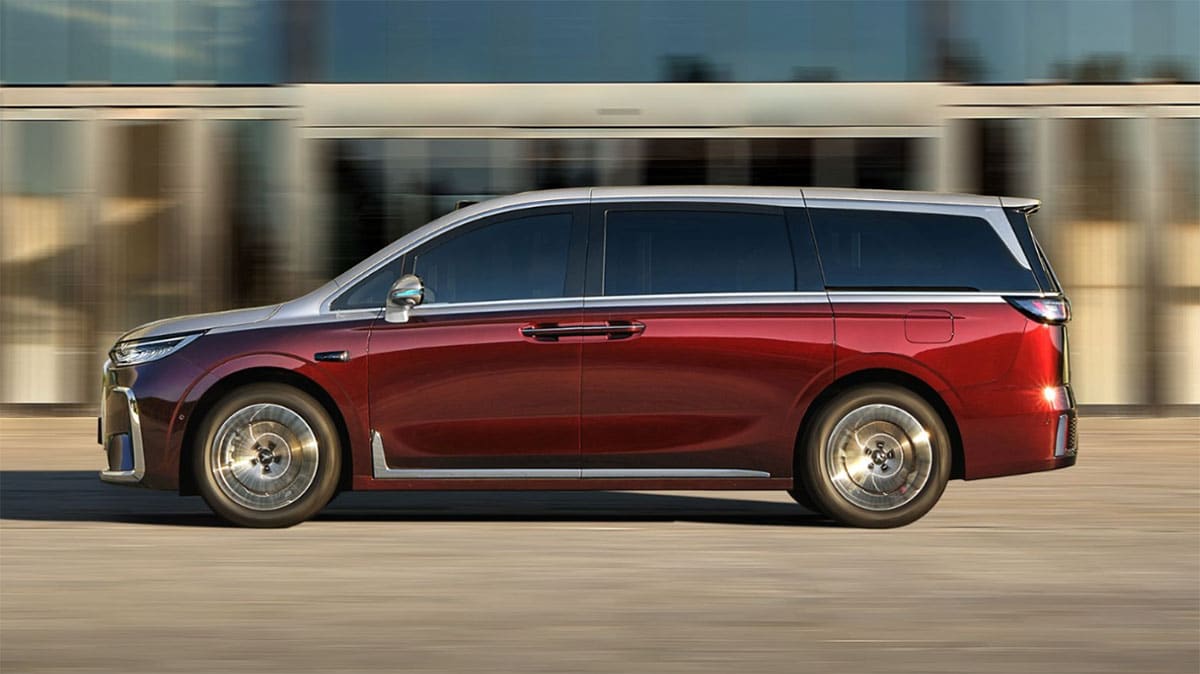 Voyah launches updated Dream MPV with up to 700 km battery range and Huawei technologies