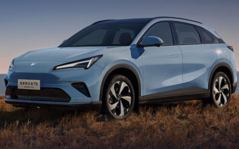 Arcfox launches updated Alpha T5 SUV, shifts to offering both EREV and BEV options