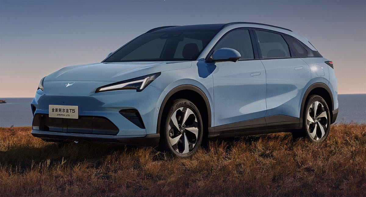Arcfox launches updated Alpha T5 SUV, shifts to offering both EREV and BEV options
